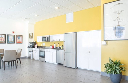Fifth Ward Apartment | Flexhome Walker's Point 2BR T3 - Gym+Balcony