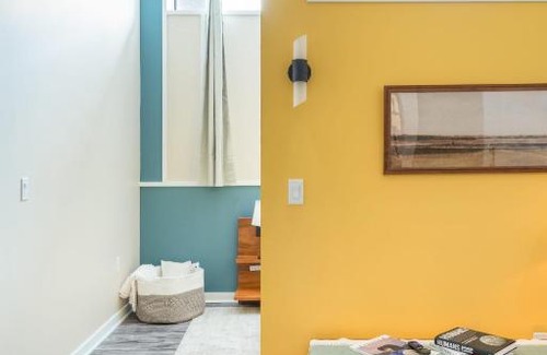 Fifth Ward Apartment | Flexhome Walker's Point Studio A2