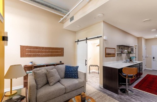 Fifth Ward Apartment | Flexhome Walker's Point Studio A2