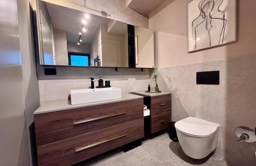 Timisoara Apartment | FLH - Art Elegance with Balcony & Free Parking