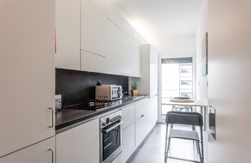 Parque das Nacoes Apartment | FLH Expo Modern Flat with Balcony