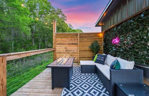 Guntersville House | Flight of Fancy Vintage Airstream Rental