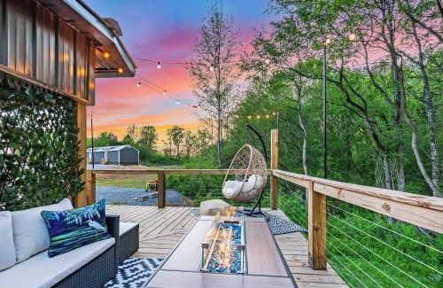Guntersville House | Flight of Fancy Vintage Airstream Rental