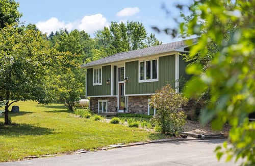 Williamsburg House | Flintfield Horse Park's Backyard- Traverse city, MI