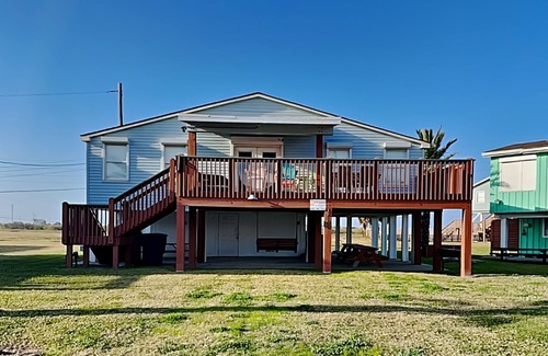 Bermuda Beach House | Flip Flop Beachside | Community Pool & Beach Access!
