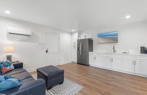 New Smyrna Beach House | 🩴Flip Flop South Studio | Pet Friendly + 400 Ft to Beach | Ground Level 1 BR