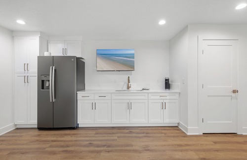 New Smyrna Beach House | 🩴Flip Flop South Studio | Pet Friendly + 400 Ft to Beach | Ground Level 1 BR