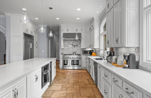Mooresville House | Flip Flop Therapy by AvantStay Lakefront Home w Game Room Dock Access
