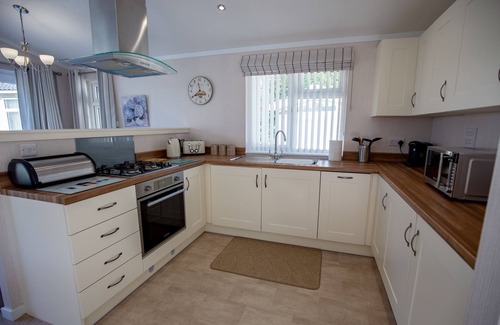 Mudeford House | Flip Flops - a luxury lodge by the beach on Sandhills Holiday Park, Mudeford