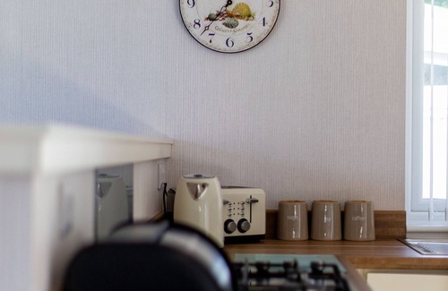 Mudeford House | Flip Flops - a luxury lodge by the beach on Sandhills Holiday Park, Mudeford