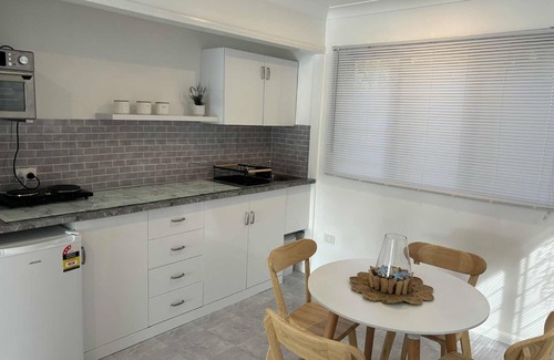 Horseshoe Bay Apartment | Flip flops is a Family and Couple Friendly retreat with use of the Pool.