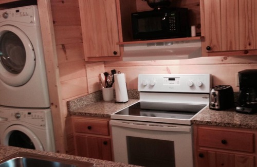 Candler Cabin | Flirtin Around with your sweetie! - Hot Tub, WiFi, Privacy, Mountain Fun