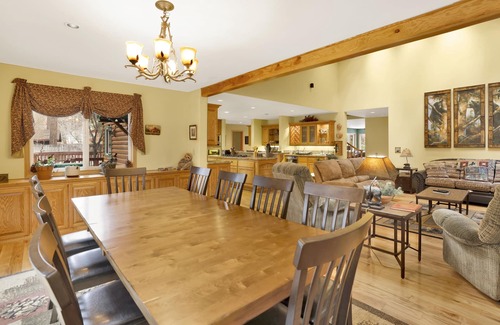 Fawnskin Cabin | Flitterbick Lodge Fawnskin Log Cabin Retreat w/Hot Tub