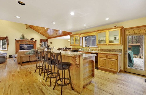 Fawnskin Cabin | Flitterbick Lodge Fawnskin Log Cabin Retreat w/Hot Tub