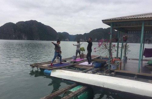Cat Hai Bed & Breakfast | Floating house, free kayak, drybag and great fishing experience