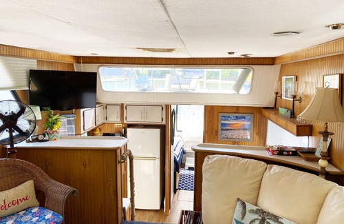 Inlet District Boat Rental | Floating House ~ Jupiter, FL