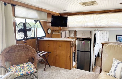 Inlet District Boat Rental | Floating House ~ Jupiter, FL