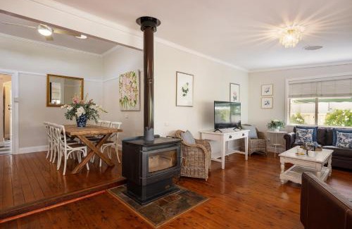 Central Mudgee House | Flora Cottage