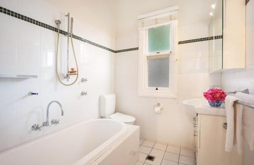Central Mudgee House | Flora Cottage