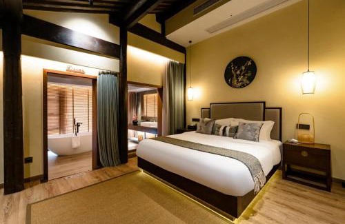 Fenghua House | Floral Shehe Garden B&B
