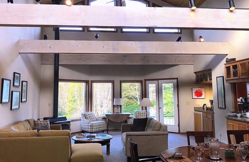 Langlois Bed & Breakfast | Floras Lake House Bed & Breakfast