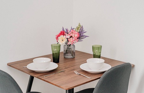 Doncaster Apartment | Florence Avenue - Newly refurbished 1 bed apartment 5mins from Amazon distribution centre and Don...