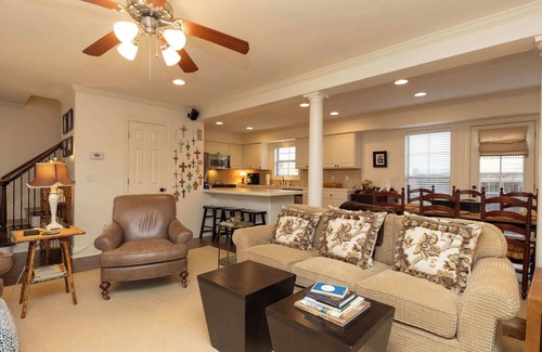 Oxford Condo | Florence on the Square by Apex Short Term Stays