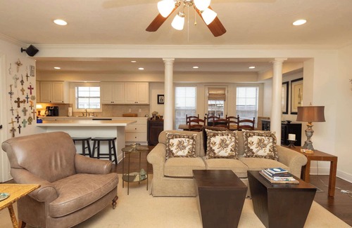 Oxford Condo | Florence on the Square by Apex Short Term Stays