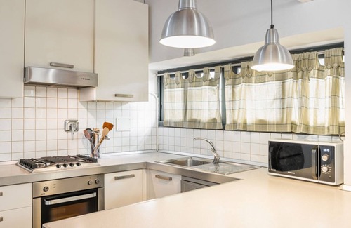 Careggi Rifredi Apartment | Florence Statuto Apartment with Small Courtyard