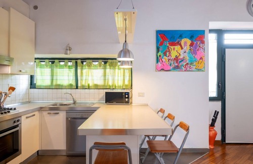 Careggi Rifredi Apartment | Florence Statuto Apartment with Small Courtyard