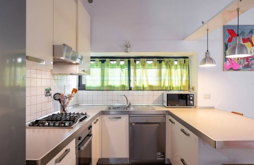 Careggi Rifredi Apartment | Florence Statuto Apartment with Small Courtyard