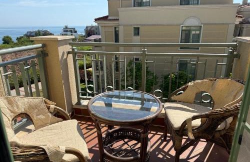 Chernomorets Apartment | Flores Garden Pool & Sea View Studio