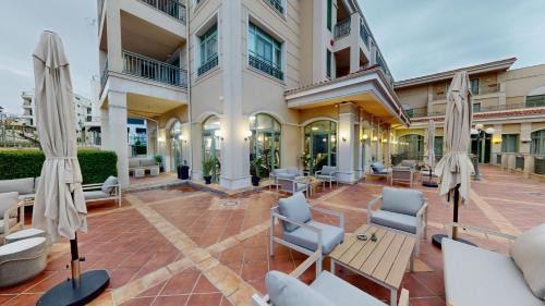 Chernomorets Apartment | Flores Garden Pool & Sea View Studio