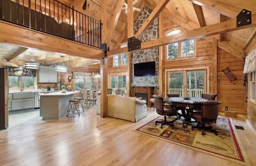 Mount Sunapee House | Flores Lodge