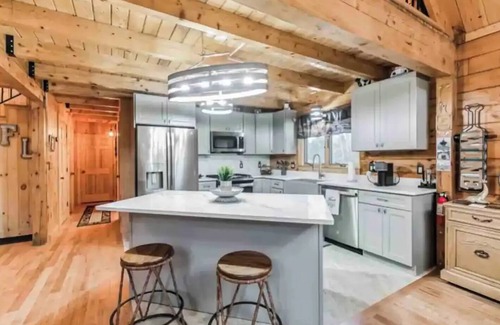 Mount Sunapee House | Flores Lodge
