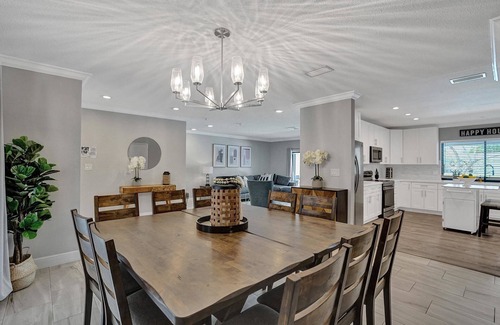Plantation House | Florida Dream Home: Pool, Lakeview & Game Room ~