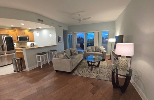 Palmetto Condo | Florida Gulf Coast 3-bedroom, 2-bathroom deluxe condominium, near beaches.