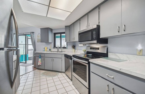 Spring Hill House | Florida Gulf Coast Getaway. Sunshine and warm breezes!