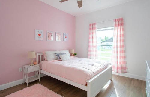 Bearss Plaza House | Florida Luxe, Brand new 4 Bed Property with a Private Jacuzzi
