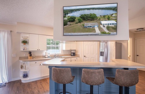 Tavares House | Florida's Finest: Lakefront Home