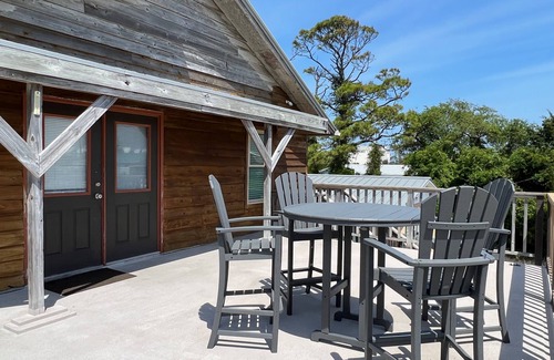 East End Apartment | Floridan Lodge. 7 Day stays in the center of the island!