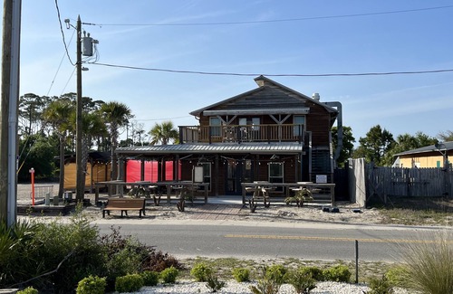 East End Apartment | Floridan Lodge. 7 Day stays in the center of the island!