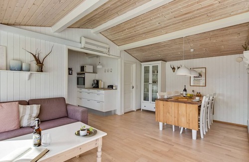 Hejlsminde Strand House | "Florina" - 700m from the sea by Interhome