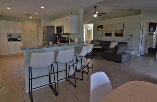 South Sarasota House | Florinda 3bdr/2bth 2car garage with New Pool