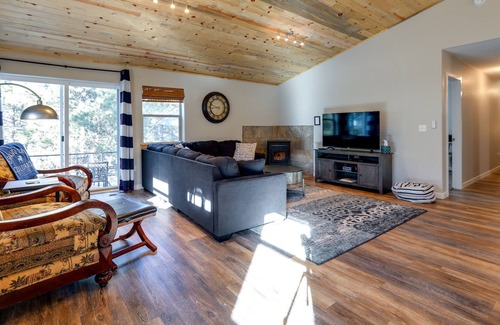 Florissant Cabin | Florissant Cabin w/ Patio < 10 Mi to Hiking Trails