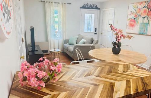 McCain House | Flower Bliss Cottage in Sparta Mountains