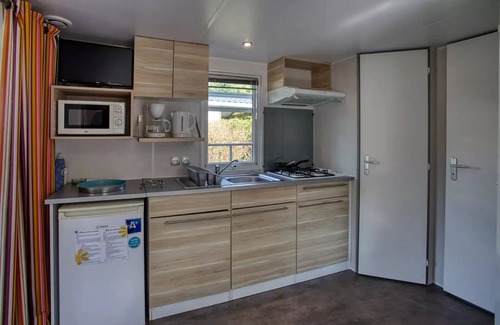 Saint-Vincent-de-Cosse House | Flower Camping Le Tiradou * - Mobil-Home Comfort O'Hara Wood 27,50m2 (2 bedrooms) + Integrated terrace 7,30m2 4 people