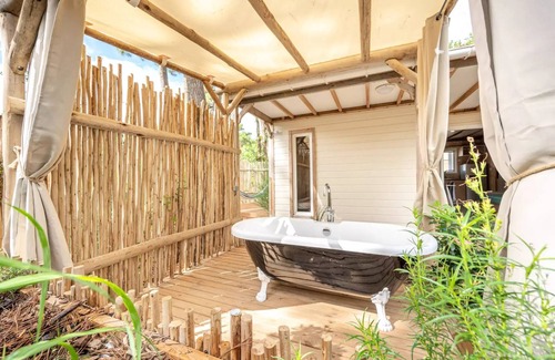 Saint-Hilaire-de-Riez Ski Chalet | Flower Camping Les Biches * - Cottage Garden 3hg! PREMIUM - 32m2- terrace cover. -TV - LV - plancha -out bath - Wifi Free 7 persons