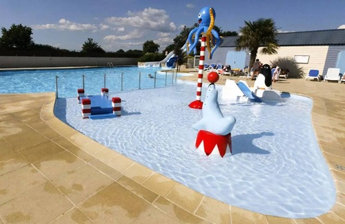 Tregunc House | Flower Camping Domaine de Pendruc * - Mobilhome OCEAN Comfort 27m2 - 2 bedrooms/covered terrace + TV 4 persons