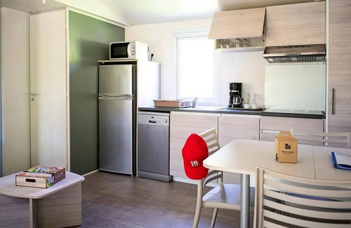 Lissac-sur-Couze House | Flower Camping du Lac du Causse * - Mobil-home Premium 35m2 (3bedrooms) + LV + TV + semi-covered terrace 6m2 lake view 8 people